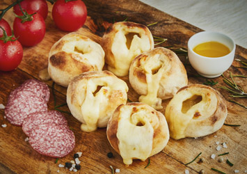 Produktbild Pizzabrötchen mit Salami und Käse